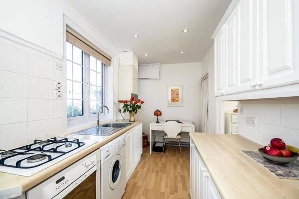 Sunrise! ~ 2 Bedrooms, Garden, Parking, Sea Views St. Ives Exterior photo