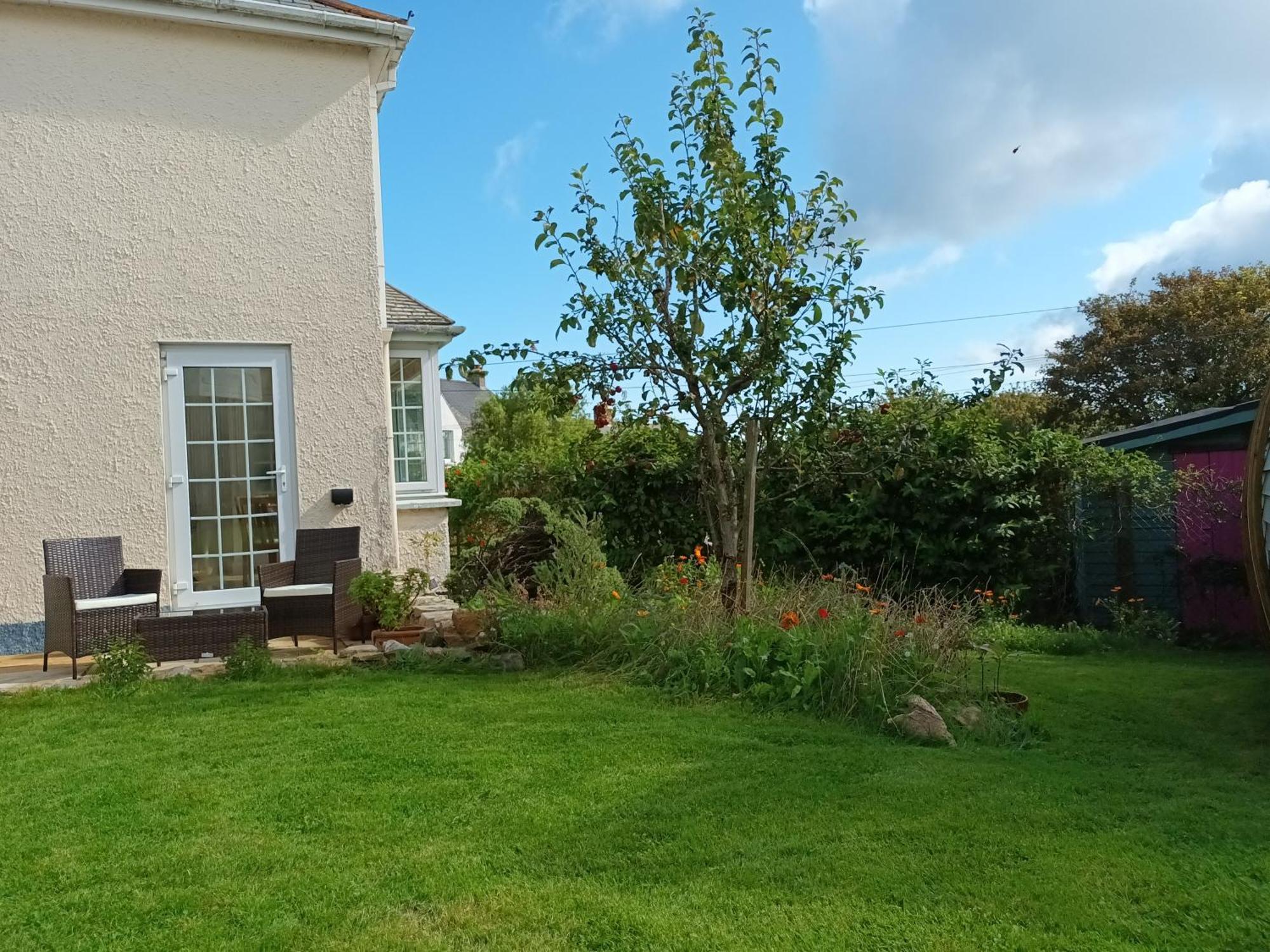 Sunrise! ~ 2 Bedrooms, Garden, Parking, Sea Views St. Ives Exterior photo